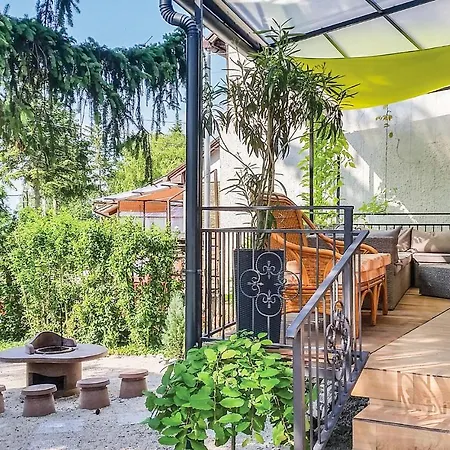 Three Bedroom Holiday In Kertvaros Nyaraló