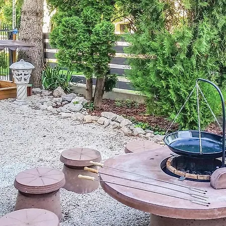 Three Bedroom Holiday In Kertvaros